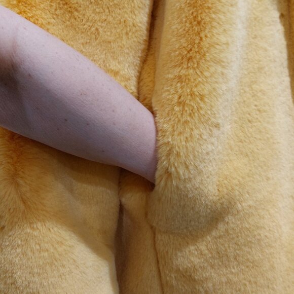 💥STUNNING💥GUESS FAUX FUR COAT in YELLOW HONEY GOLD - Picture 14 of 15